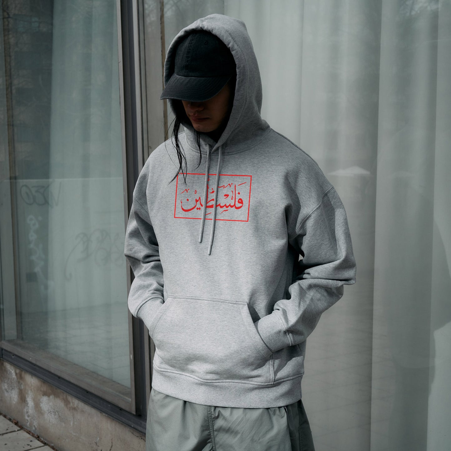 Red and white 'Palestine' Arabic script on grey Men's Boxy Hoodie